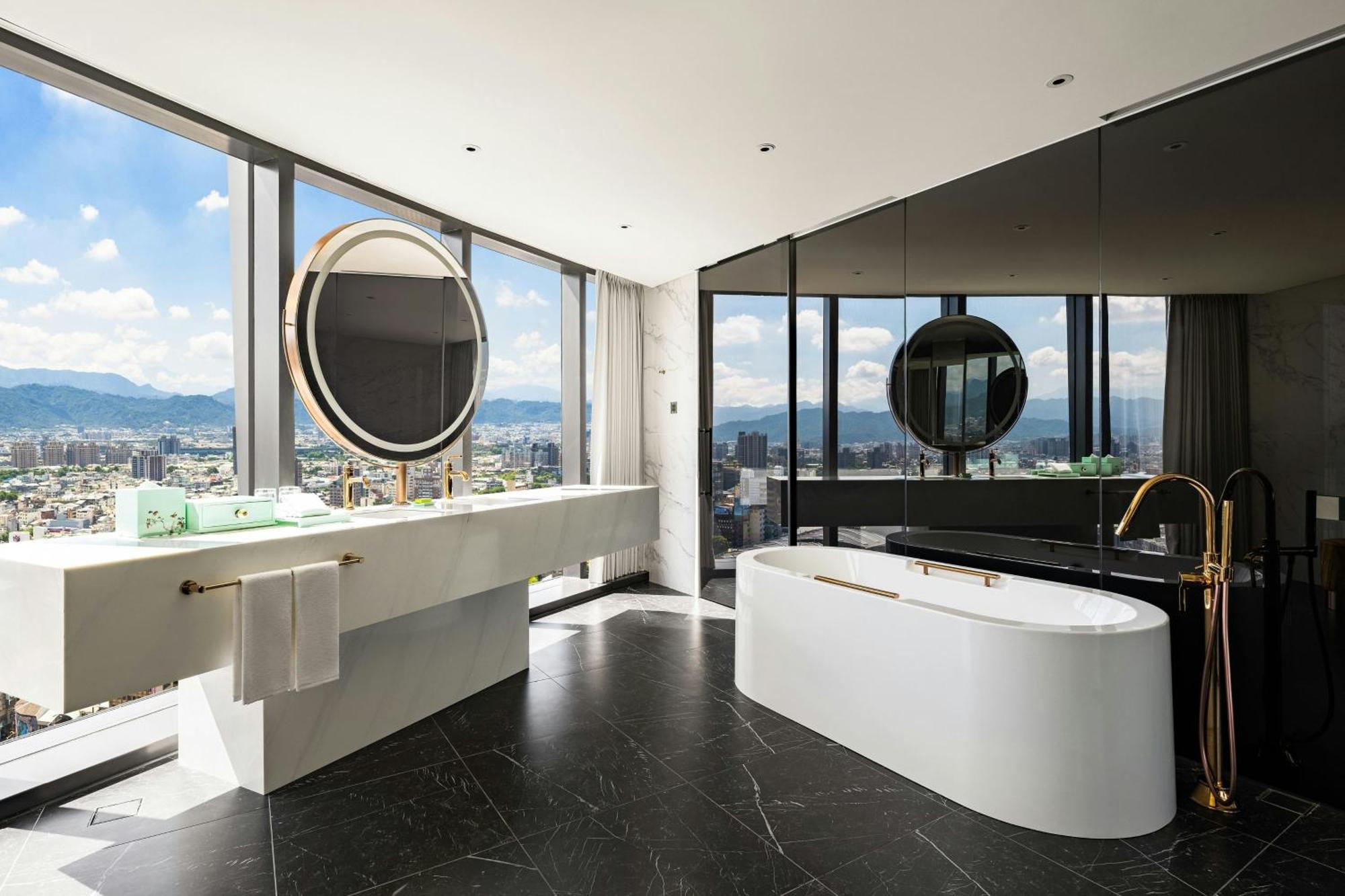 Le Meridien Taichung Exterior photo Bathroom