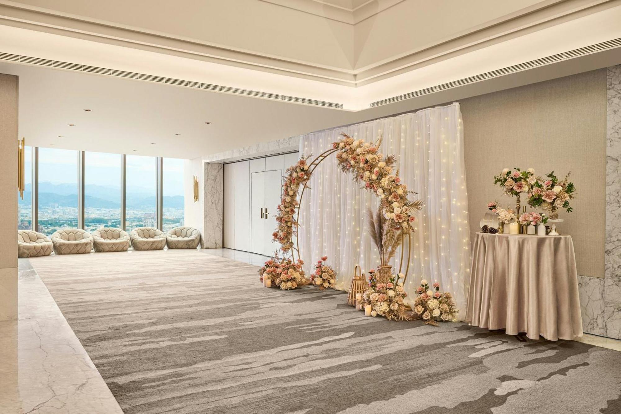 Le Meridien Taichung Exterior photo The Wedding Hall