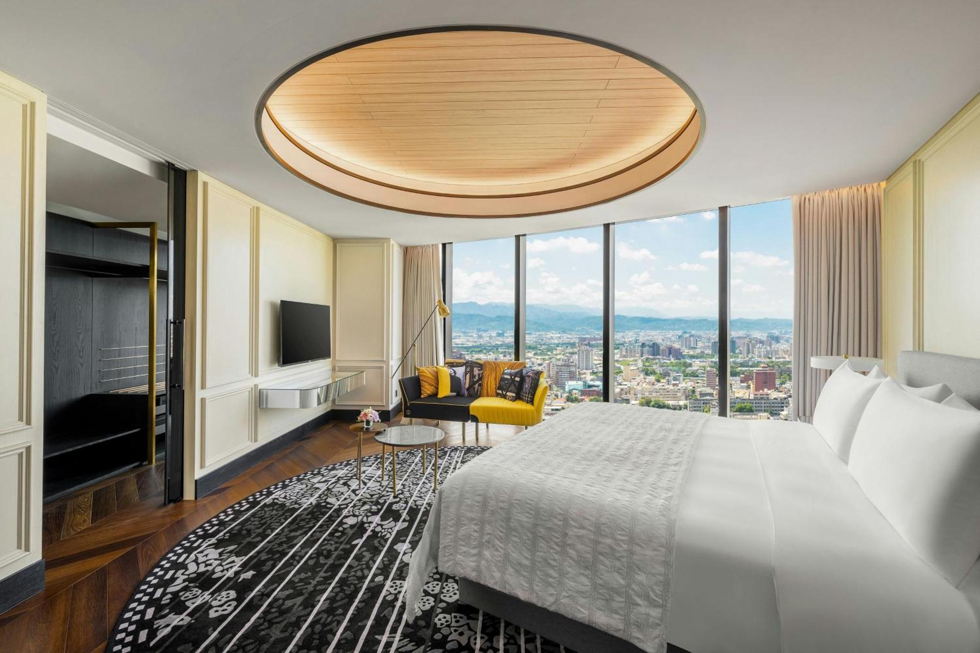 Le Meridien Taichung Exterior photo Deluxe Suite