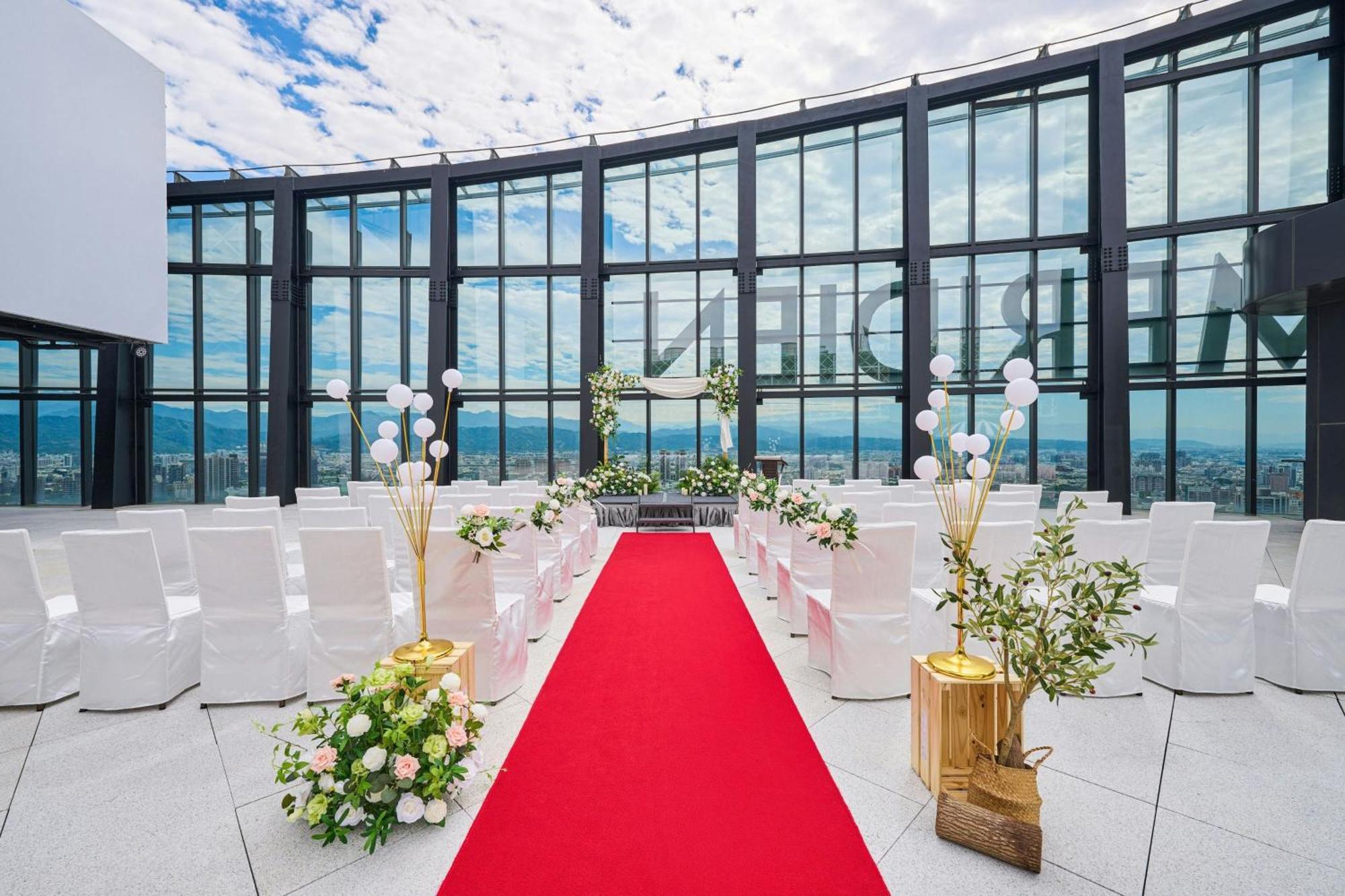Le Meridien Taichung Exterior photo The Sky Chapel