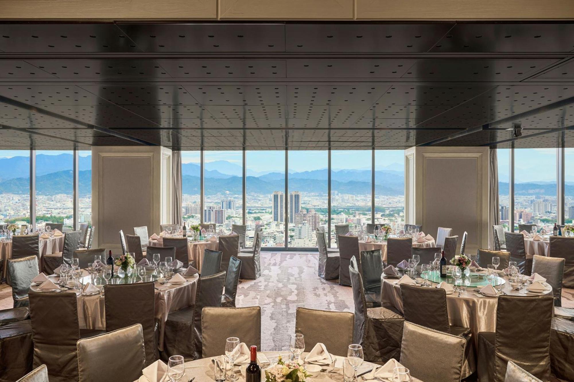 Le Meridien Taichung Exterior photo The restaurant