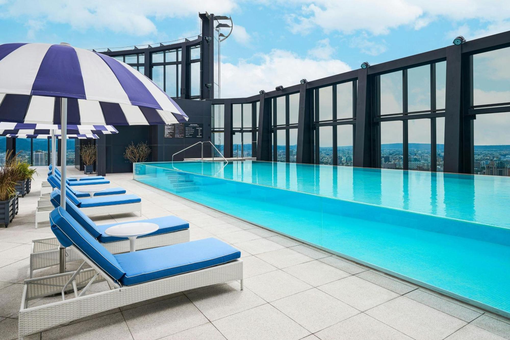 Le Meridien Taichung Exterior photo The rooftop pool at The Westin