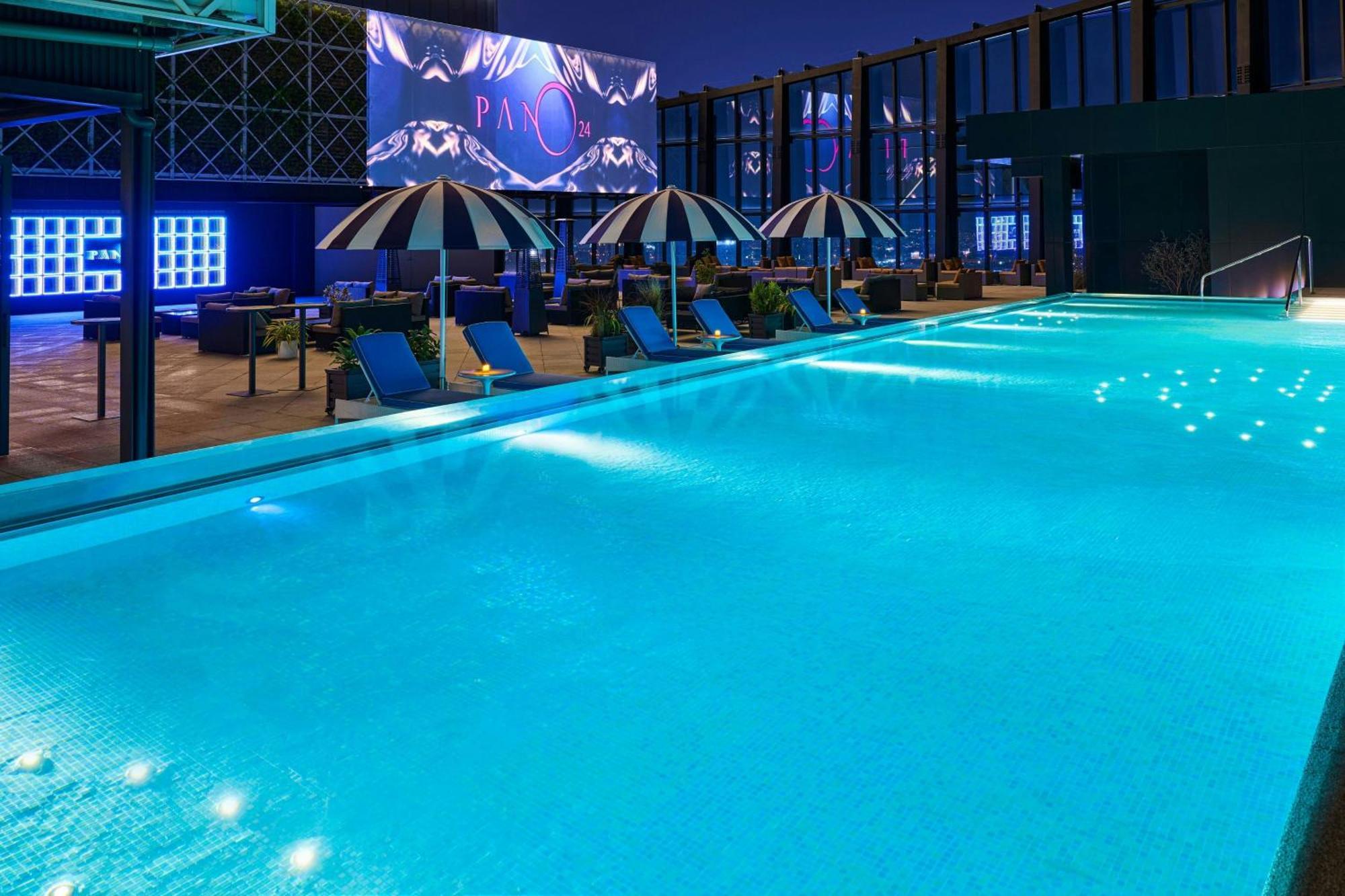 Le Meridien Taichung Exterior photo The rooftop pool at the hotel