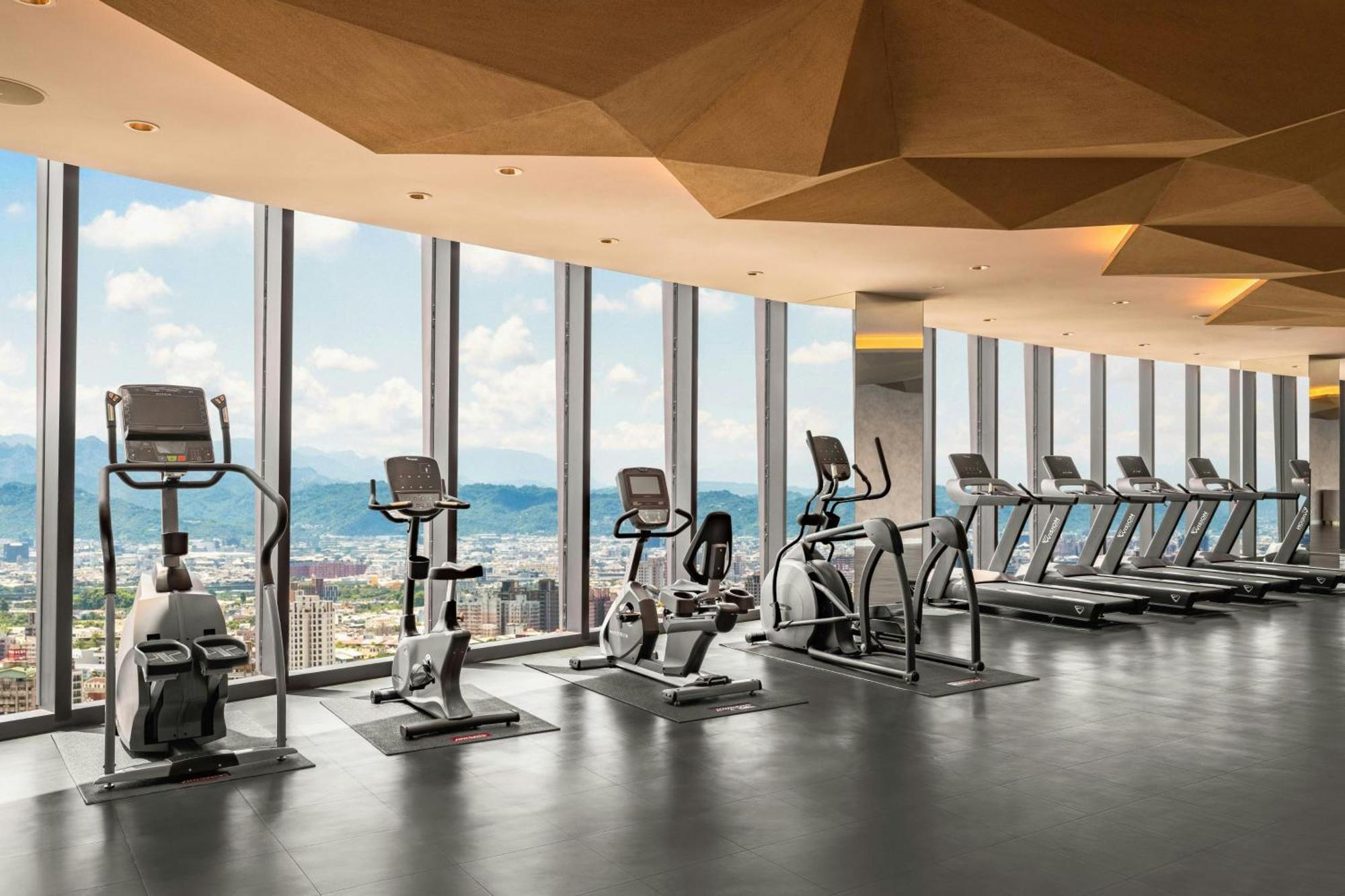 Le Meridien Taichung Exterior photo The gym at the 39th floor