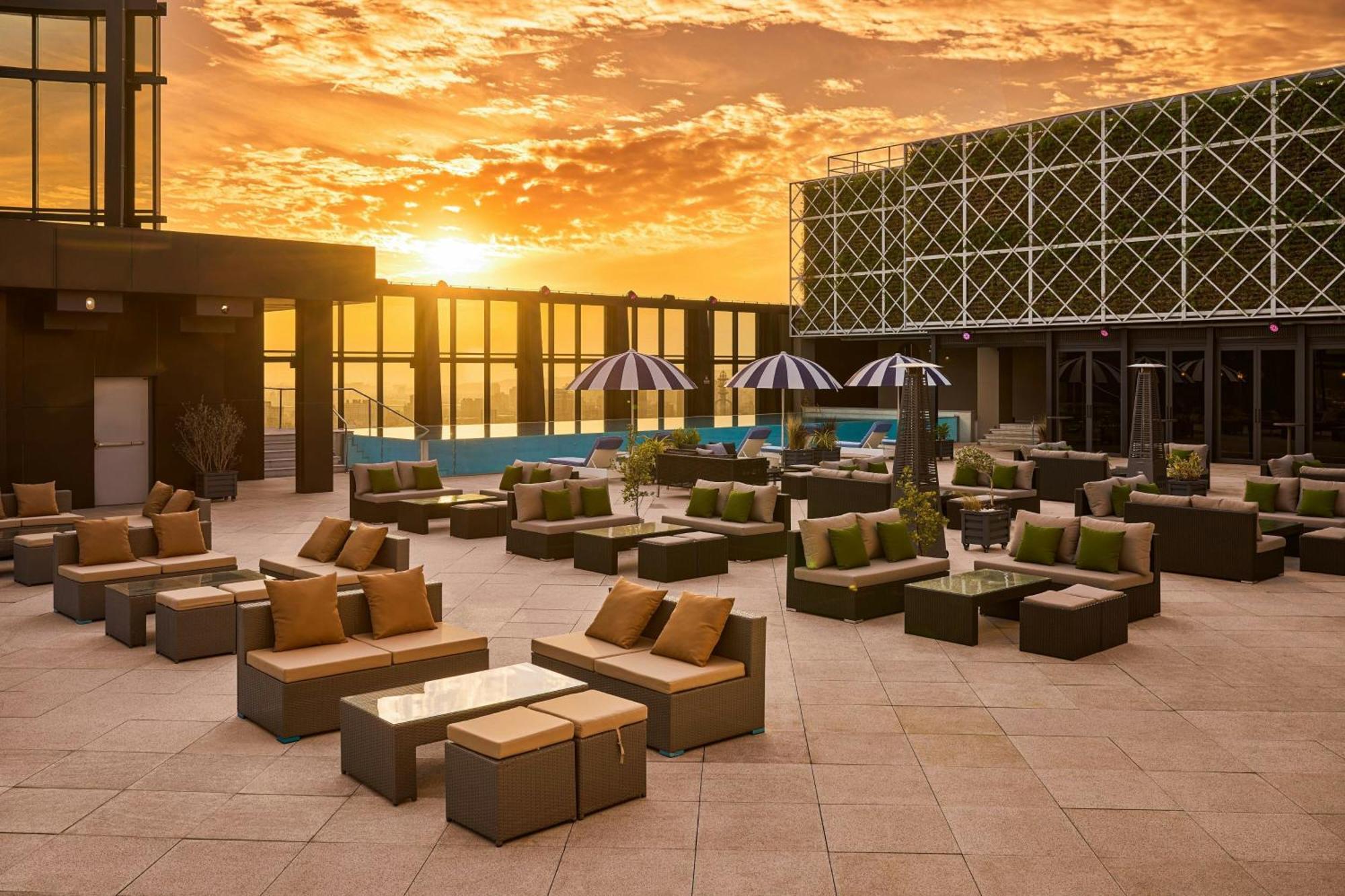 Le Meridien Taichung Exterior photo The Sky Bar
